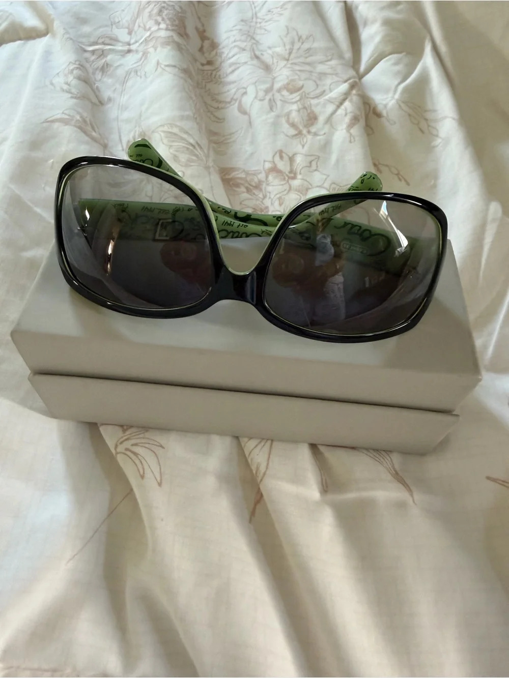 Authentic Coach Ginger Women's Black oversized Sunglasses S496